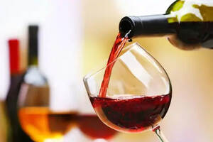 常见的赤霞珠、黑皮诺等红葡萄酒，喝起来究竟什么味儿？