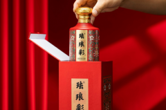 冯小宁女士担任首席质量官，保证珐琅彩酱酒正宗品质与口感