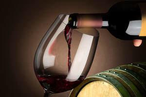 可以通过倾析和充气来“加速”葡萄酒的陈酿过程吗？