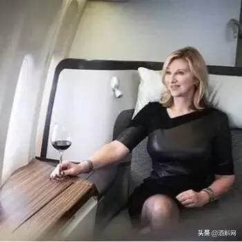 吕杨出任海航葡萄酒品鉴大使，还有哪些大师为航空公司酒单背书？