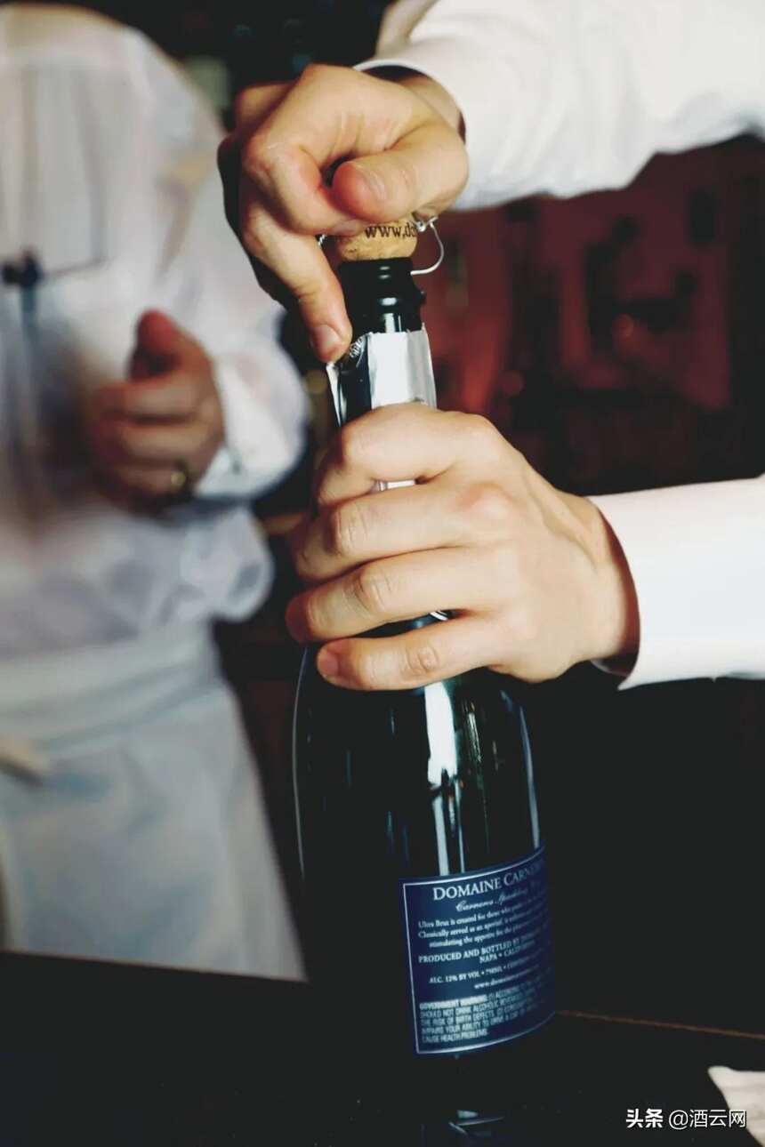 如何专业又优雅的开香槟？