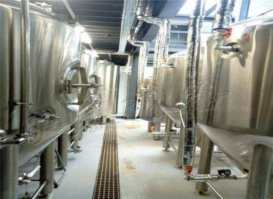啤酒设备中的隧道灭菌器