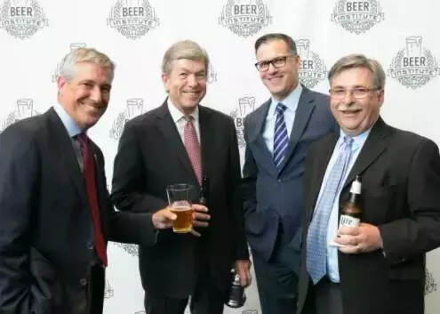 美国4位参议员居然获得“啤酒英雄”荣誉？