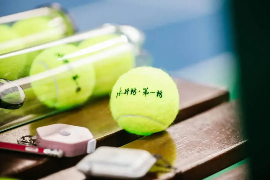 「微酒现场」一手网球，一手诗歌，水井坊在打什么牌？