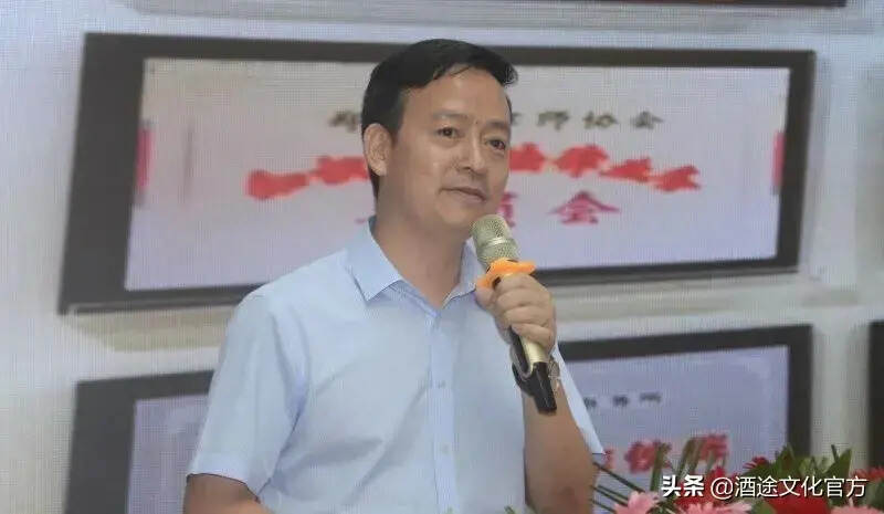 河南省酒业协会百荣世贸商城联络处揭牌仪式