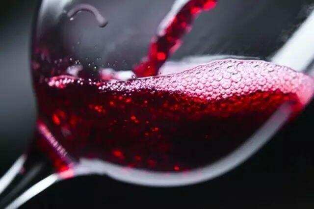 为什么有的葡萄酒要缠一层保鲜膜？