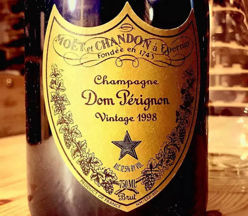 历年 NBA 冠军队，都喜欢开香槟庆祝？