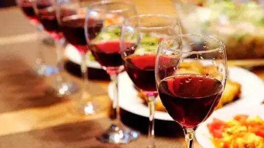 “年夜饭”在酒店吃，葡萄酒却在商超买！2019不可忽视的渠道现象