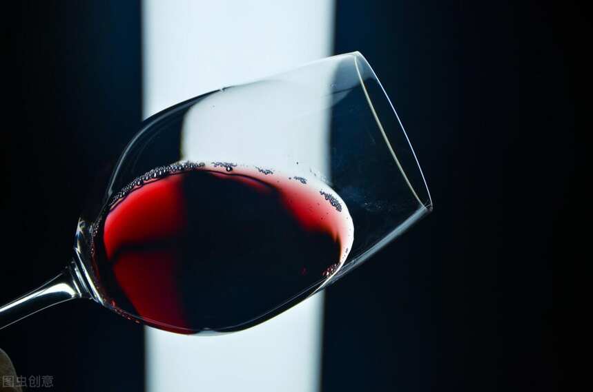 葡萄酒中的酸有什么作用呢？