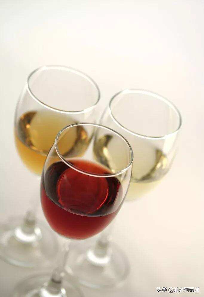 选择葡萄酒杯的方法，正确选择葡萄酒杯可以让葡萄酒更具风味
