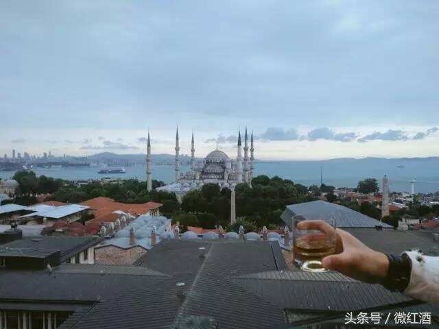 喝了“壮阳”的本地酒Boza，我醉倒在伊斯坦布尔
