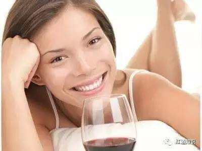 饮用葡萄酒时，必先保护牙齿的小技巧
