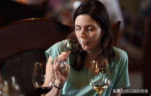 清朝三位姐妹优雅品葡萄酒，不懂红酒没关系，教您如何品鉴葡萄酒