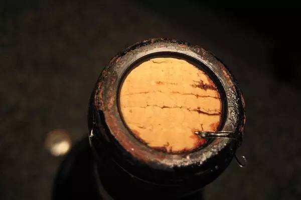 什么是木塞污染？受到侵染的葡萄酒还能喝吗