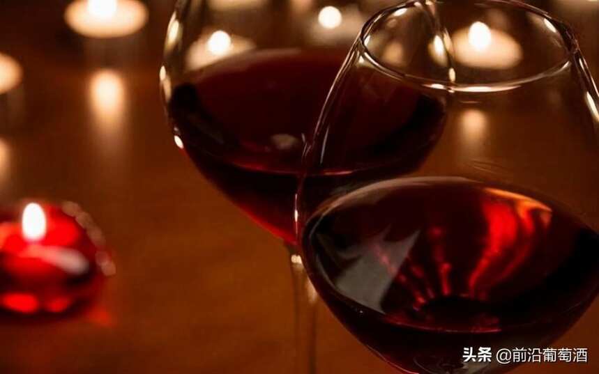 寻找适宜陈年的红葡萄酒，单宁柔顺的红葡萄酒有很强的陈年潜力