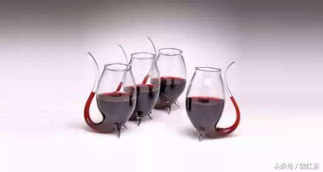 为了喝红酒不弄脏牙齿，他们设计一个逆天的红酒杯！