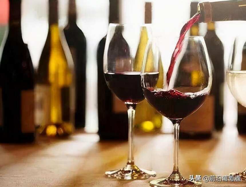 需要细心呵护和珍藏的陈年葡萄酒，将专业葡萄酒柜请到家里