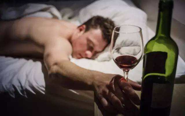 睡前喝红酒可以缓解失眠？这个居然骗了我这么久！