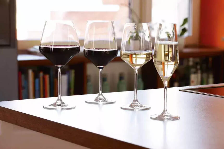 红、白葡萄酒有什么区别？最系统的解释在这里！