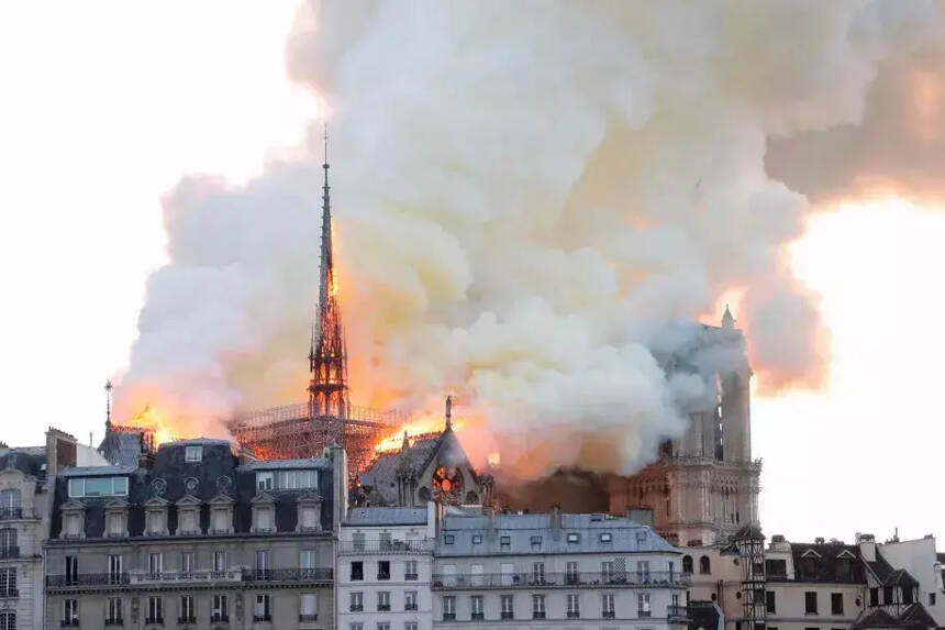 巴黎圣母院的一场火，烧痛了酒圈朋友的心