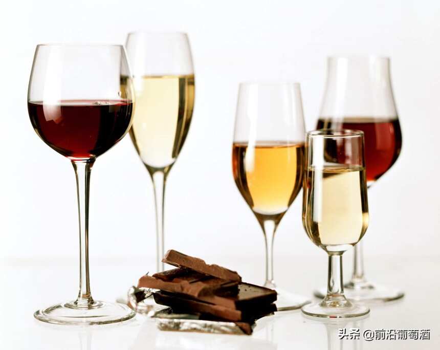 葡萄酒观色识酒进阶，通过葡萄酒澄清度和发泡性识别葡萄酒