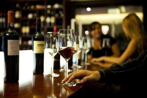 葡萄酒如何运作夜店？