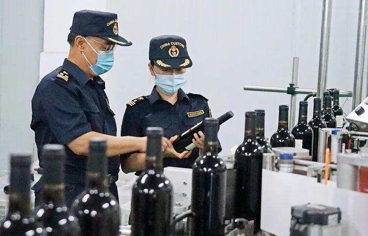 广州海关降低部分企业名庄酒抽检率，被誉为“接地气”，也有争议