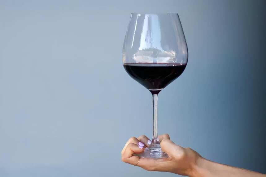 你握葡萄酒杯的方式，透露了你的层次