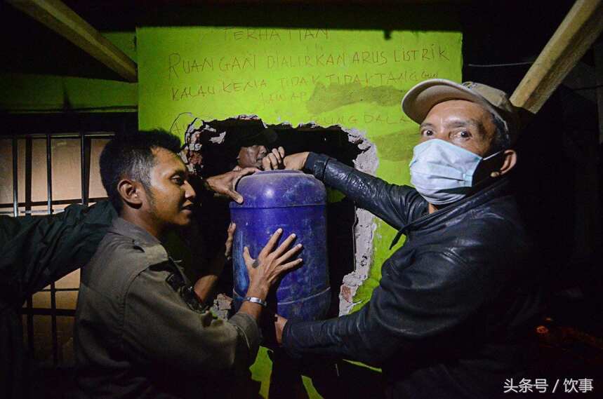 快讯:印尼私酿酒事件已致超90人死亡,酒中添加咳嗽药和驱蚊剂!