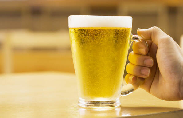 炎炎夏日，这样喝啤酒，健康又好喝，别再迷糊地喝酒了