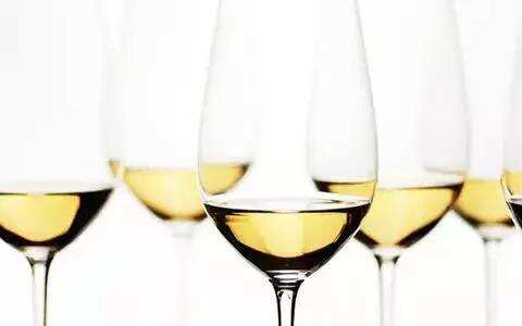 如何从葡萄酒的香气中判断一款酒是否陈年