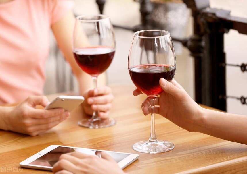 为什么你喝红酒都是一个味？如何提升自己的品酒能力？