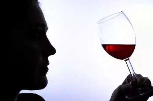 为什么人们会觉得贵的酒更好喝？都是大脑在作怪