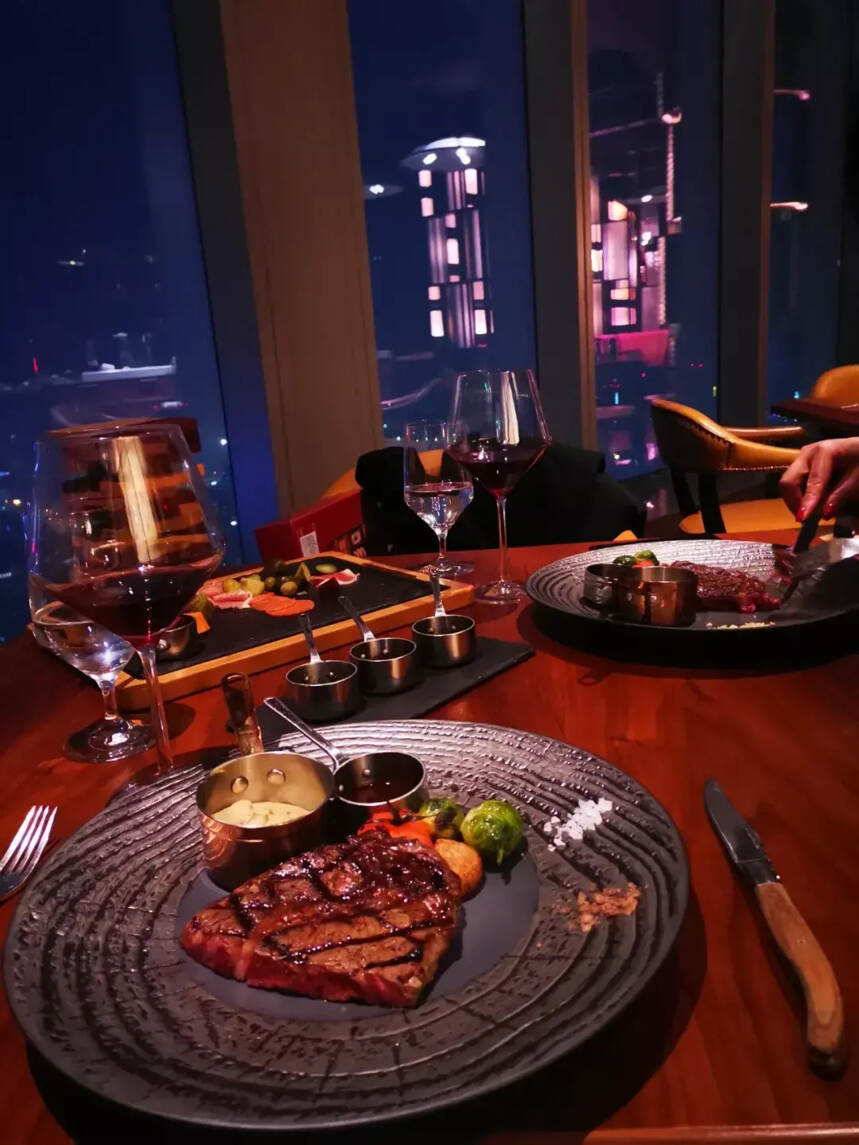 罗曼尼·康帝在法国部分餐厅堂饮价低至6k欧元，中国餐饮有无触动