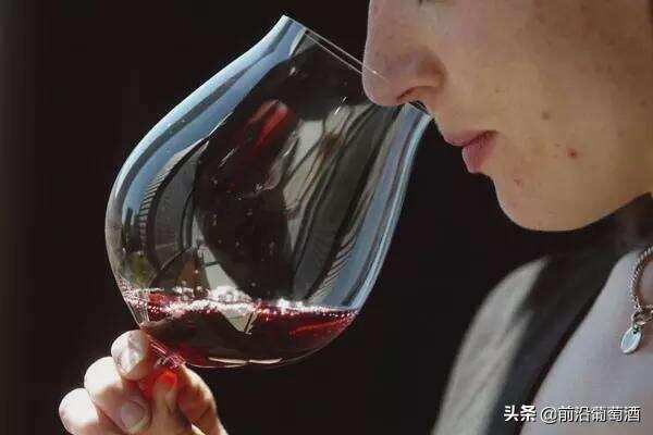 葡萄酒品鉴与品鉴者，葡萄酒品鉴既是一门技艺，也是一门科学