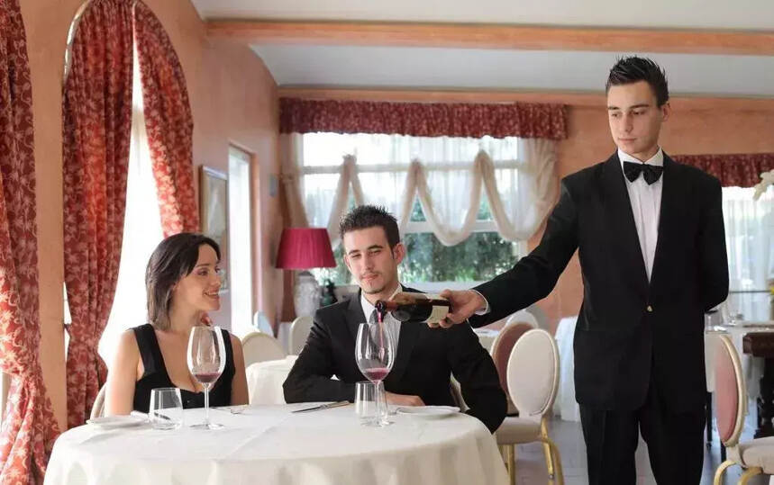 在高级餐厅，如何点到喜欢的红酒，又不会尴尬？