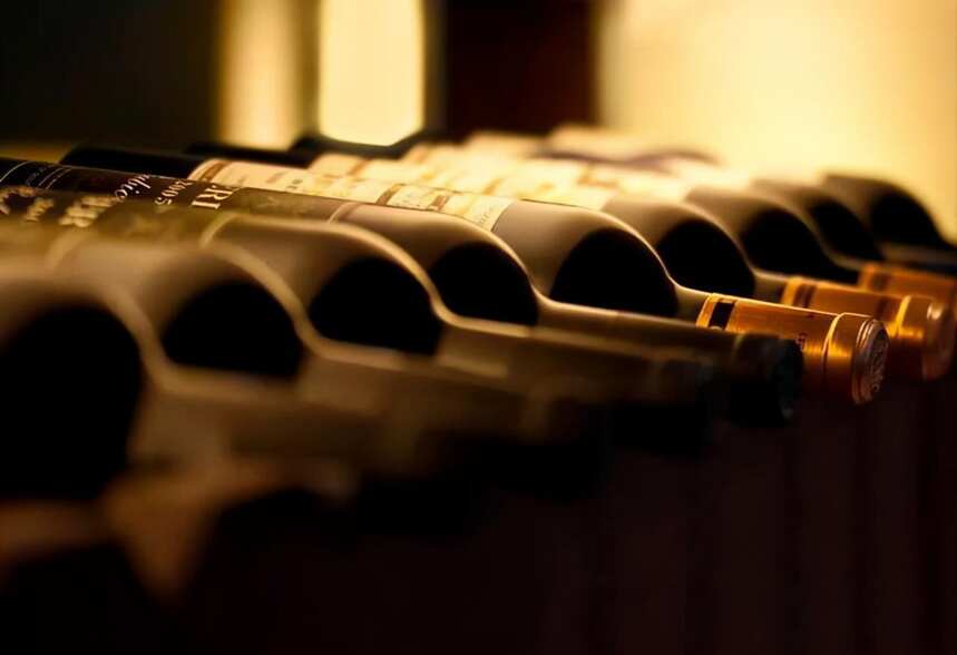 葡萄酒常见误区：橡木塞比螺旋盖的要好？