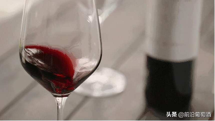葡萄酒一二三层香气如何正确判断？养成良好的葡萄酒闻香习惯