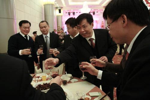 中国酒桌文化——河南酒时尚，套路！全是套路！