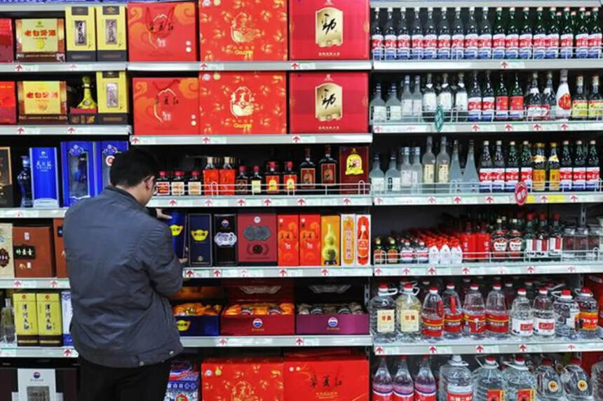 中国光瓶酒的“大哥”，年销量超百亿，可惜不被行家认可，为何