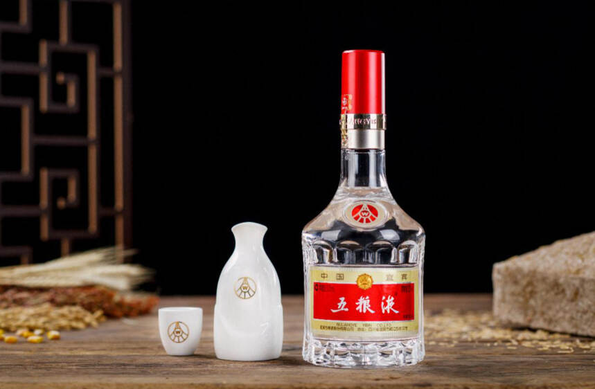 都是中国名酒，五粮液可以用透明玻璃瓶，而茅台酒为何不行呢？