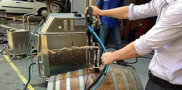为什么酿酒的葡萄不需要用水洗？