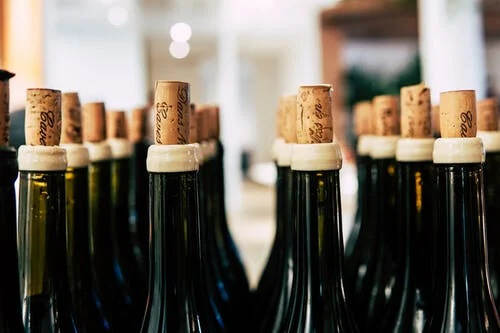 如何在高温下储存葡萄酒？