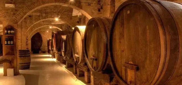 新橡木桶与旧橡木桶酿出来的葡萄酒有什么区别？