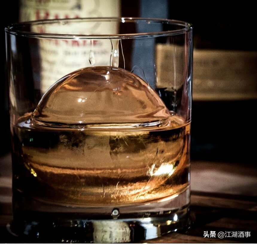 夏天怎么喝威士忌？一个让酒变好喝的简单方法，广东年轻人都喜欢