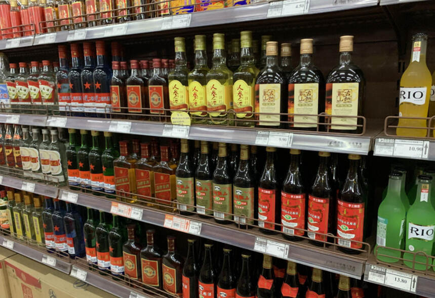 超市有3大常见“廉价”白酒，其实是好喝不贵的粮食酒，经济实惠
