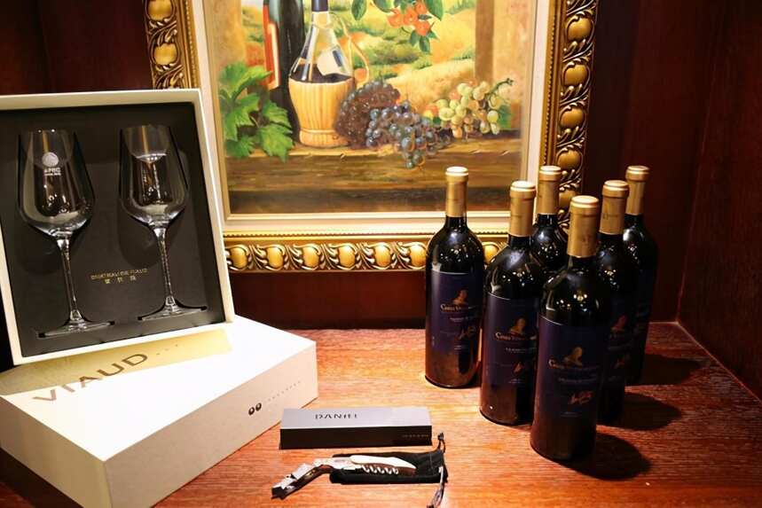 收藏家之酒，雷沃堡工艺巅峰之作大师限量在京城发布