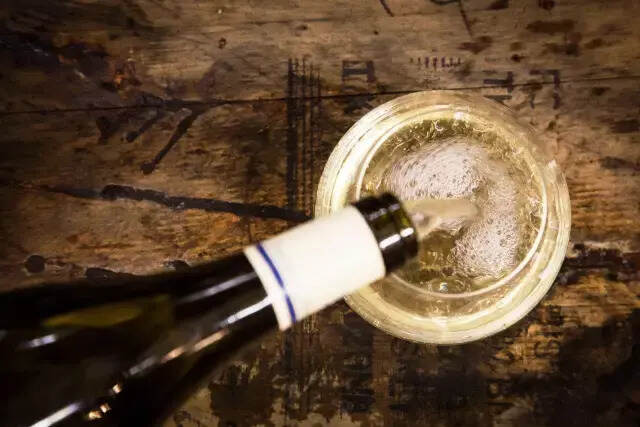 品鉴入门：葡萄酒带酸味是怎么回事？