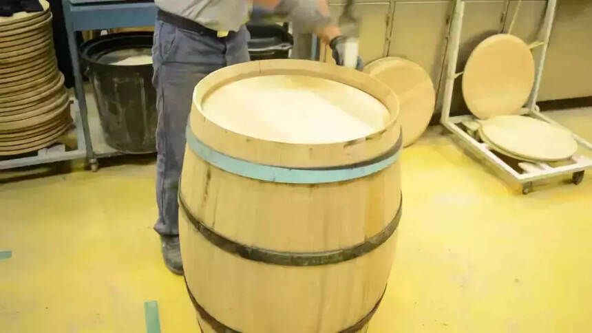 揭露橡木桶制作全过程，终于知道是怎么做出来的了！