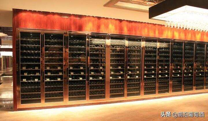 为葡萄酒陈酿而生的酒柜，适宜陈酿葡萄酒储藏的现代酒柜